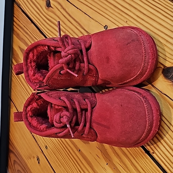 Ugg Neumel II Boot, Red, Toddler Size 10 - Picture 2 of 7